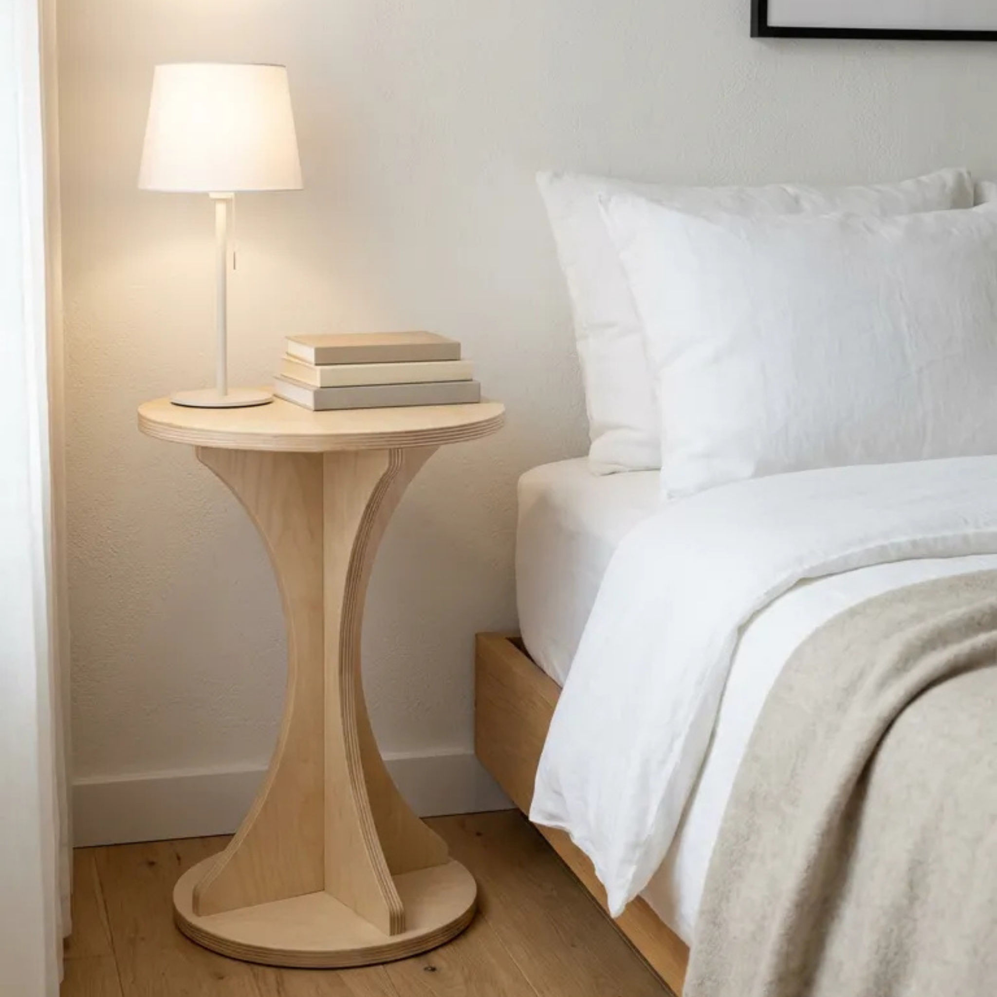 Yatak yanı için kompakt ahşap yan sehpa minimal tasarım